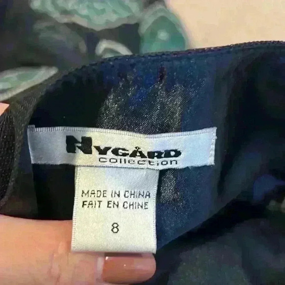 Embroidered boho peasant A-Line green and black gathered waistline size 8 skirt. - Picture 11 of 13